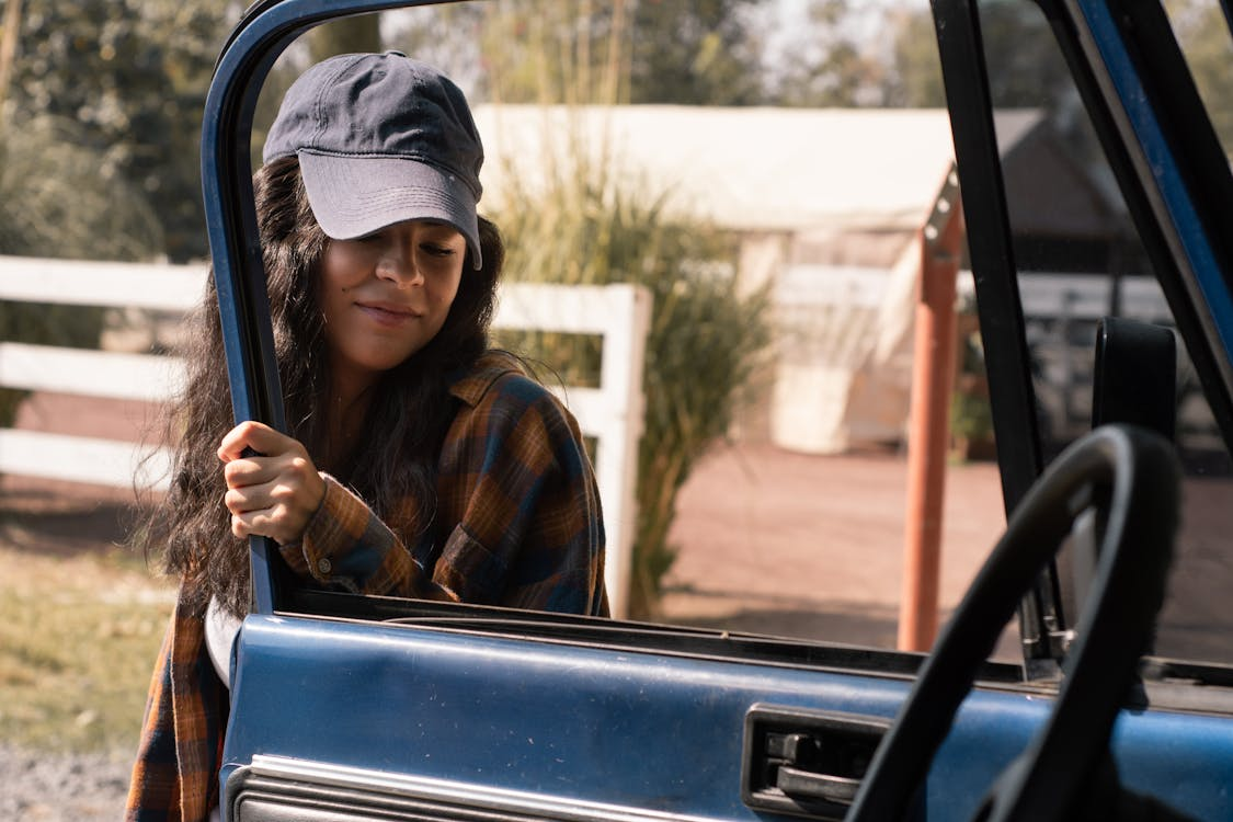 A young CDL trainee opening the door of a truck